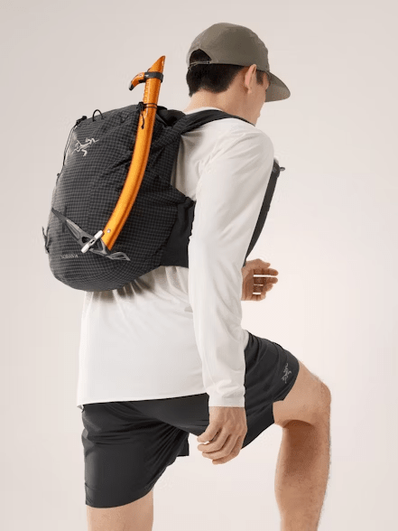 Norvan 14 Hydration Vest with Flasks (14L) - Unisex