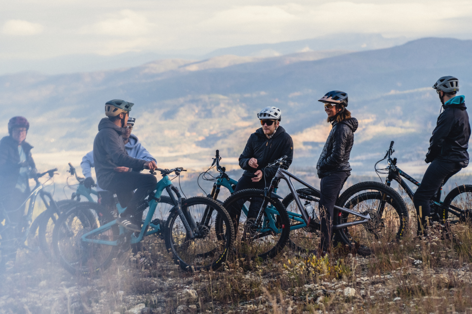 Group of people with bicycles in a mountainous landscape